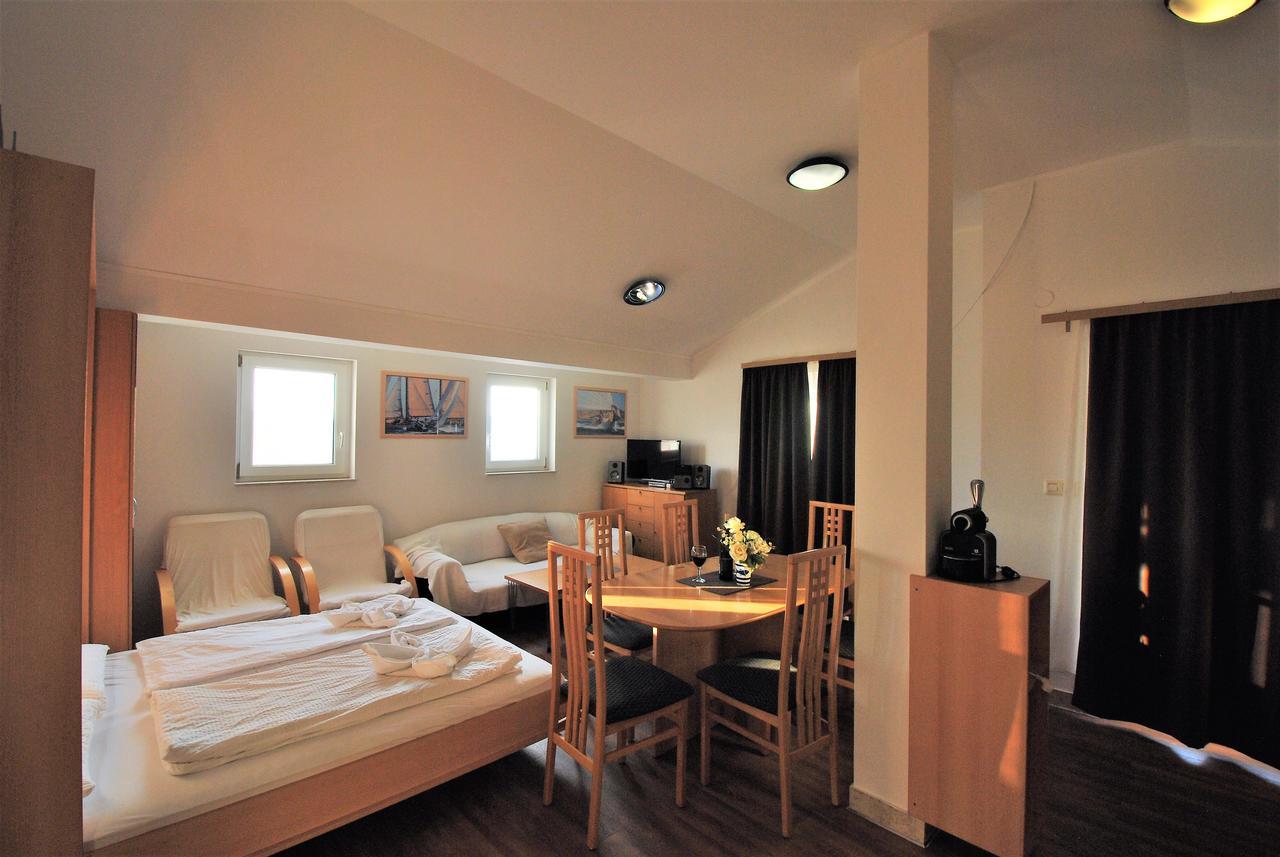 Nautica Apartments Betina  Εξωτερικό φωτογραφία